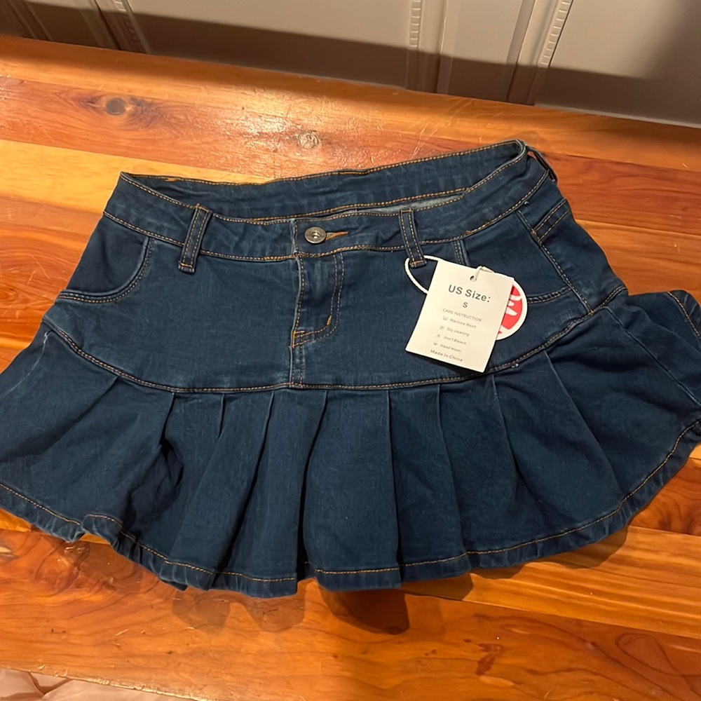 SMALL PLEATED DENIM SKORT